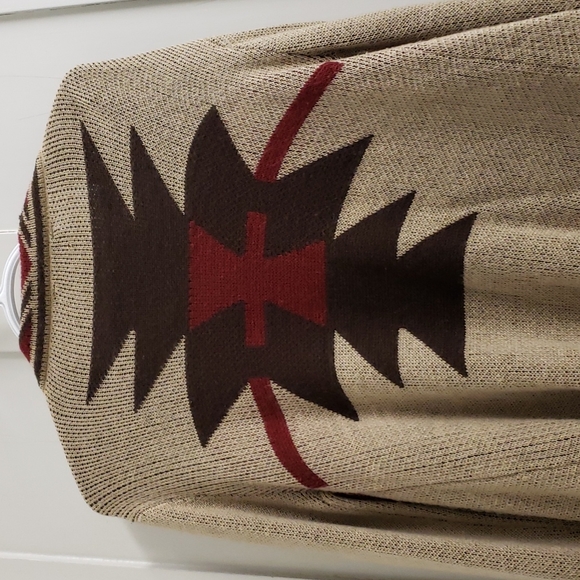 Knit tribal / geo pattern shawl with fringe - Picture 6 of 6